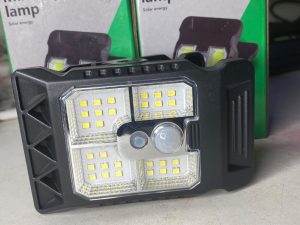 Solar Powered Waterproof Clip Light – Automatic Outdoor LED Lamp